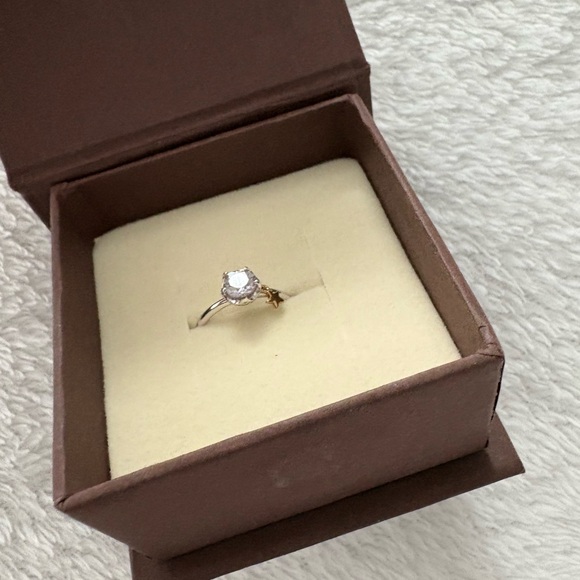 Japanese Festaria Wish Upon A Star 10K White Gold Lilac Sapphire Star Ring - Picture 10 of 12